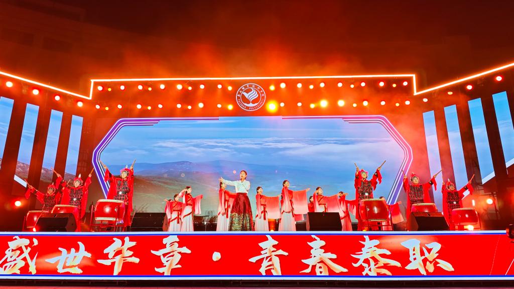 5万人狂欢堪比春运现场的音乐节声光设备究竟有何魔力？
