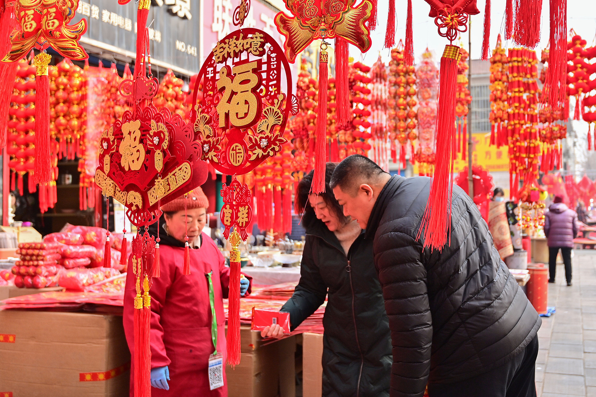 加大惠民力度 多组数据显示近期消费市场年味浓、人气足(图1)