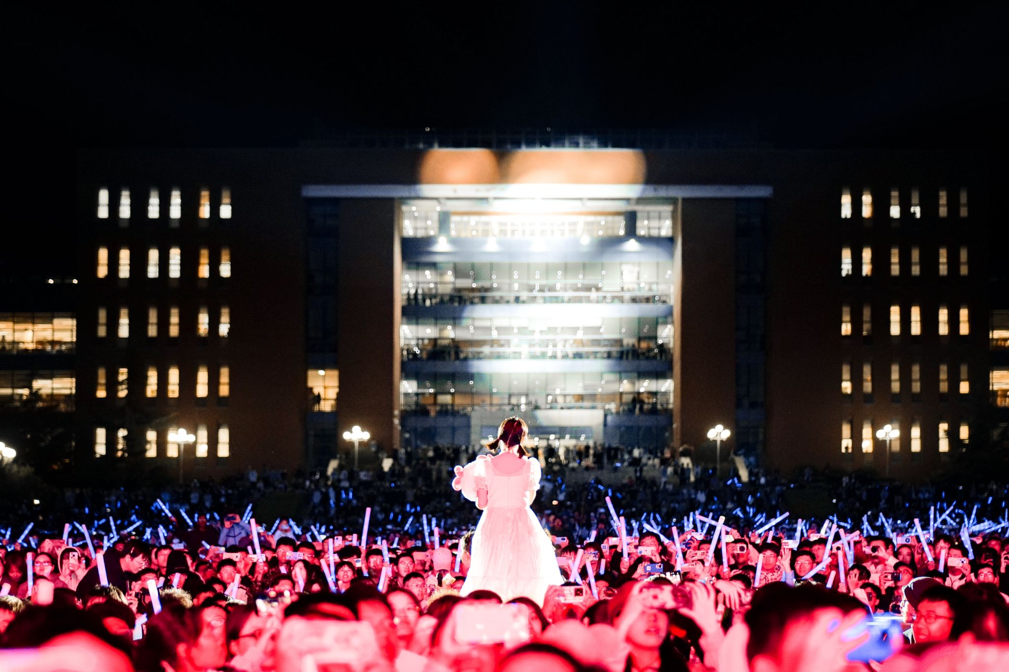 狂飙的演出经济：2025年演艺装备行业将迎来千亿市场风口？