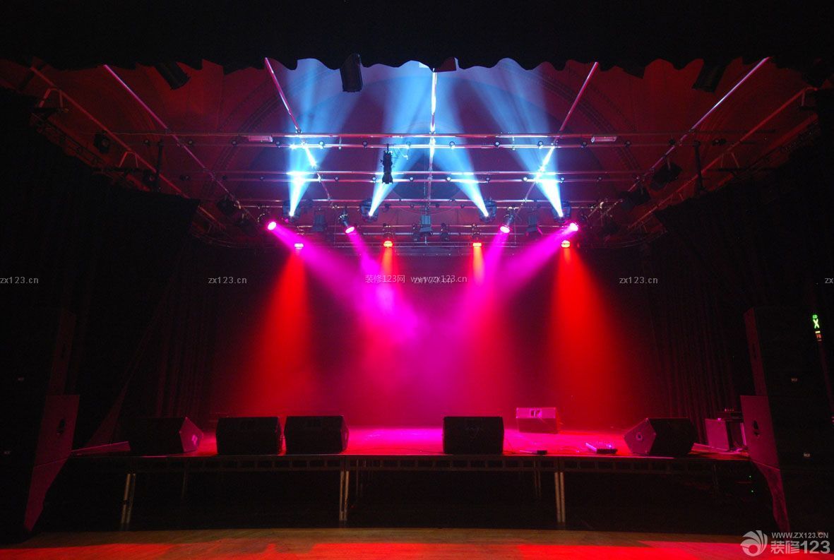 雅江光电卓越灯光为音乐剧《尘封十三载》打造悬疑舞台幻境