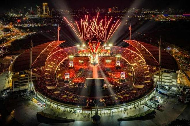 一场音乐会让越南人爱国热情高涨!(图2)