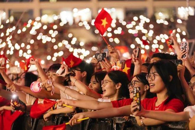 一场音乐会让越南人爱国热情高涨!(图3)
