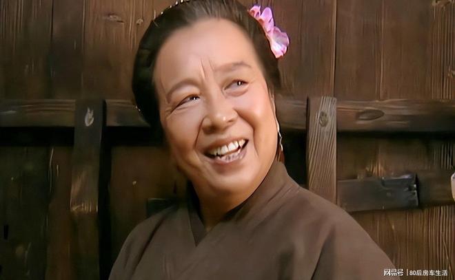 89岁朱媛媛母亲高调哭泣引发人们对李乃文的思考。(图5)