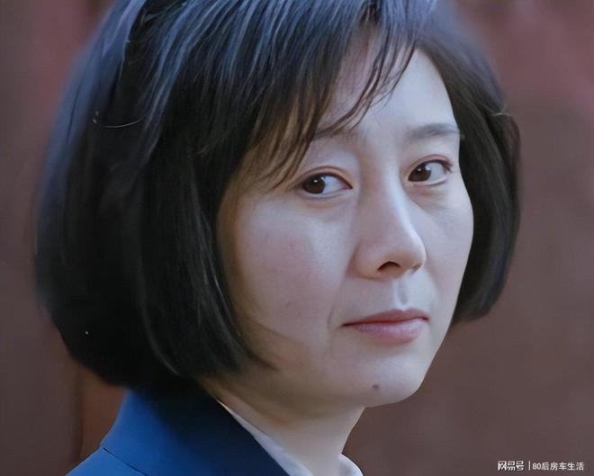 89岁朱媛媛母亲高调哭泣引发人们对李乃文的思考。(图2)