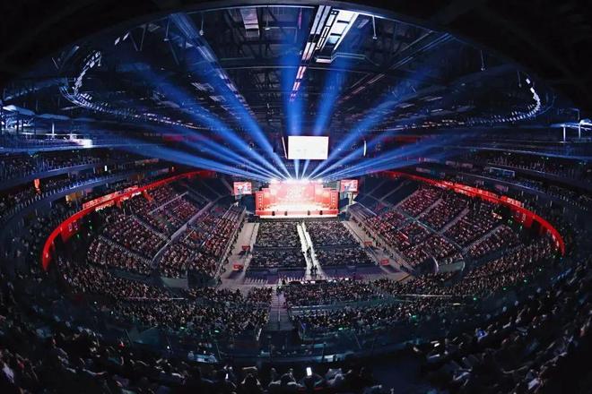 喜剧人开演唱会?!舞台科技如何让相声 “破圈”更“出圈”?(图2)