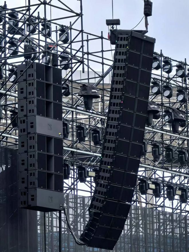 喜剧人开演唱会?!舞台科技如何让相声 “破圈”更“出圈”?(图7)