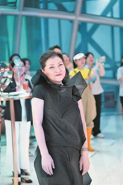 《只此青绿》《茶花女》东西方美学青岛交汇高广健幺红解析当下舞台视听趋势(图2)