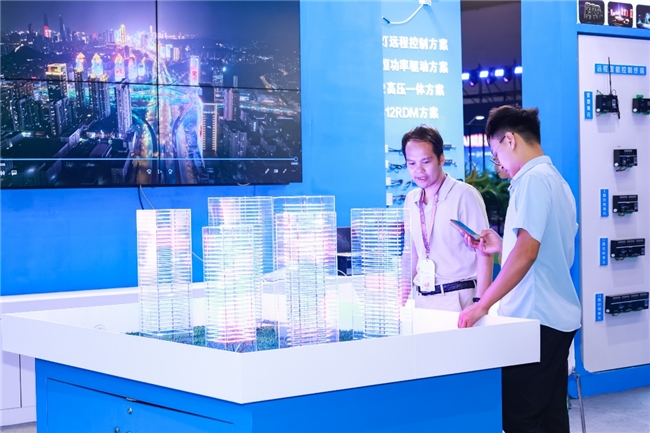 第33届古镇灯博会:汇聚四大新品风口解码市场新趋势照见产业新红利(图2)