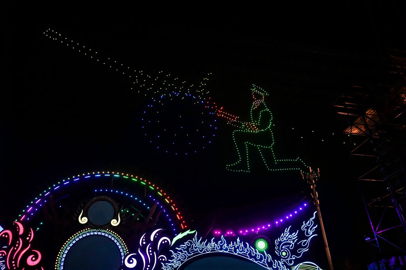 木兰草原假期两度获央视报道“火树银花不夜天”给游客沉浸式体验(图1)