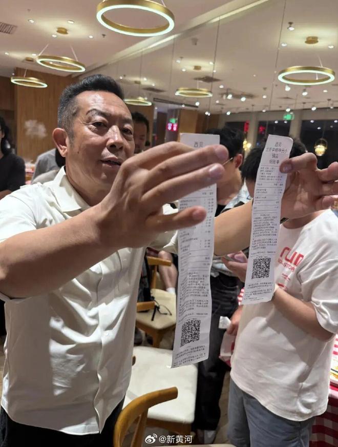 西贝创始人:罗永浩方结账时攒了会员积分走后一小时却说“恶心”明天起全国所有门店上线“罗永浩菜单”(图1)