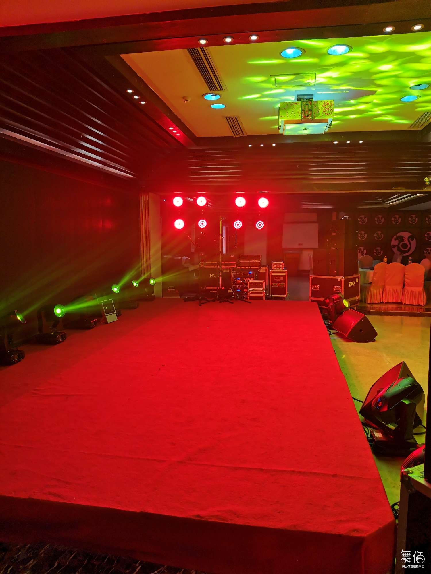 舞台设备优选上海予感文化传播专业舞台移动讲台、可移动启动道具、移动升降讲台定制助力活动品质升级