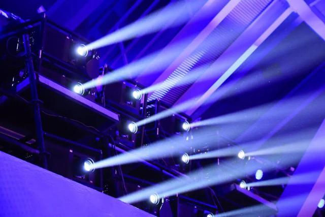 利亚德、洲明科技、光峰科技、巴可等MLED、投影闪亮十五运助力打造全球首个滨海实景“城市全景闭幕式”(图7)