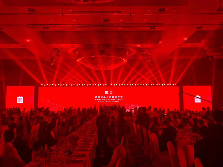 广东博朗灯光音响取得可双面出光舞台灯专利(图1) 广东博朗灯光音响取得可双面出光舞台灯专利