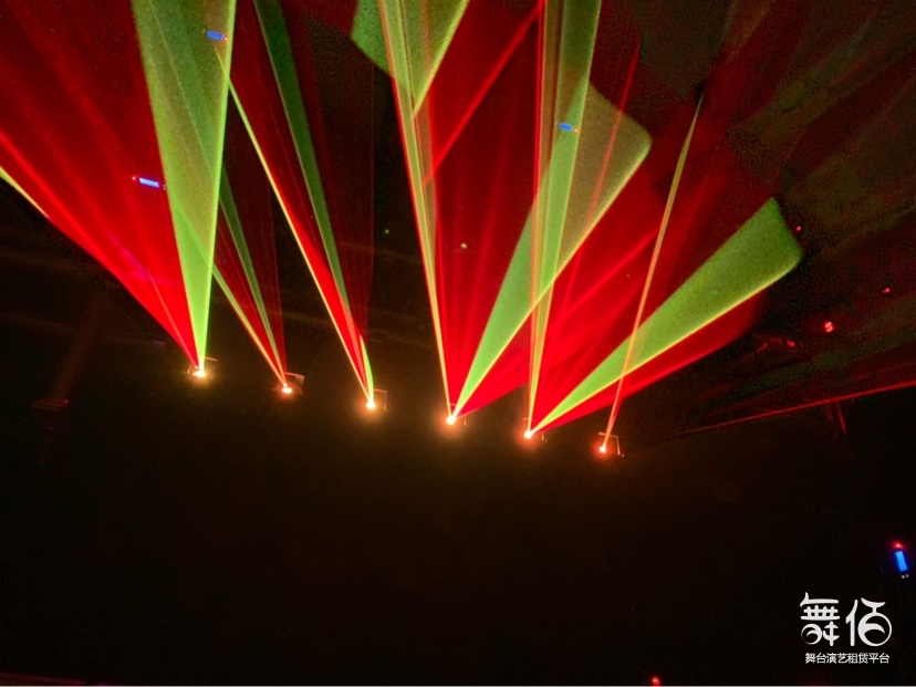 吴建豪没想到“连滚带爬”飞奔向阿信的他会因此实现口碑暴涨(图1) 吴建豪没想到“连滚带爬”飞奔向阿信的他会因此实现口碑暴涨