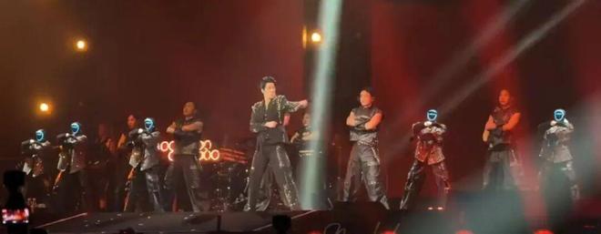 王力宏的钢铁舞团:人机协同时代舞台留给人类的最后王座(图1)