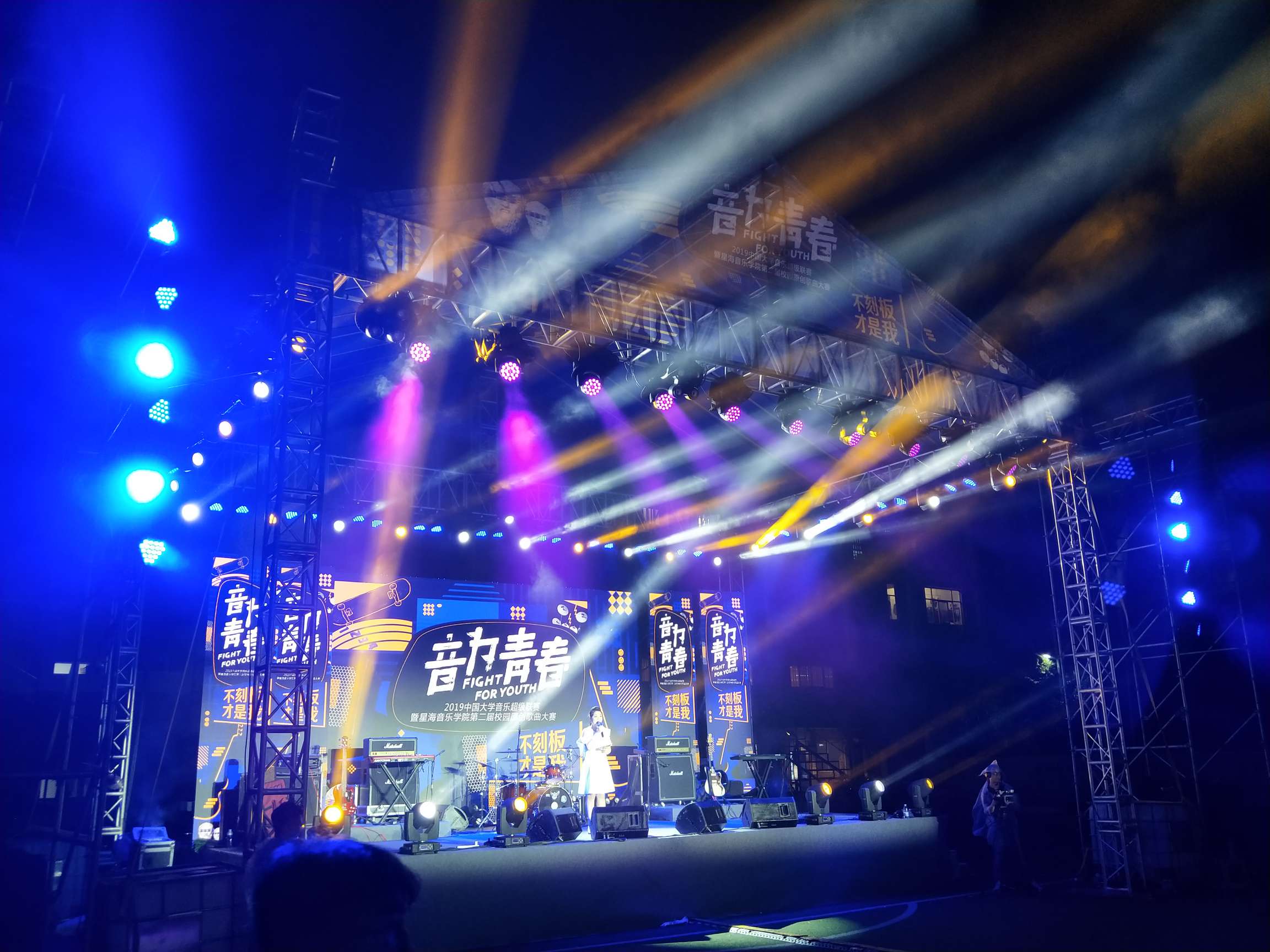 静默的突破喧嚣的成长：小米2025启示录