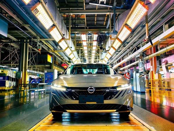 燃油家轿之王!全新日产轩逸量产下线:颜值大改、动力不变(图1)