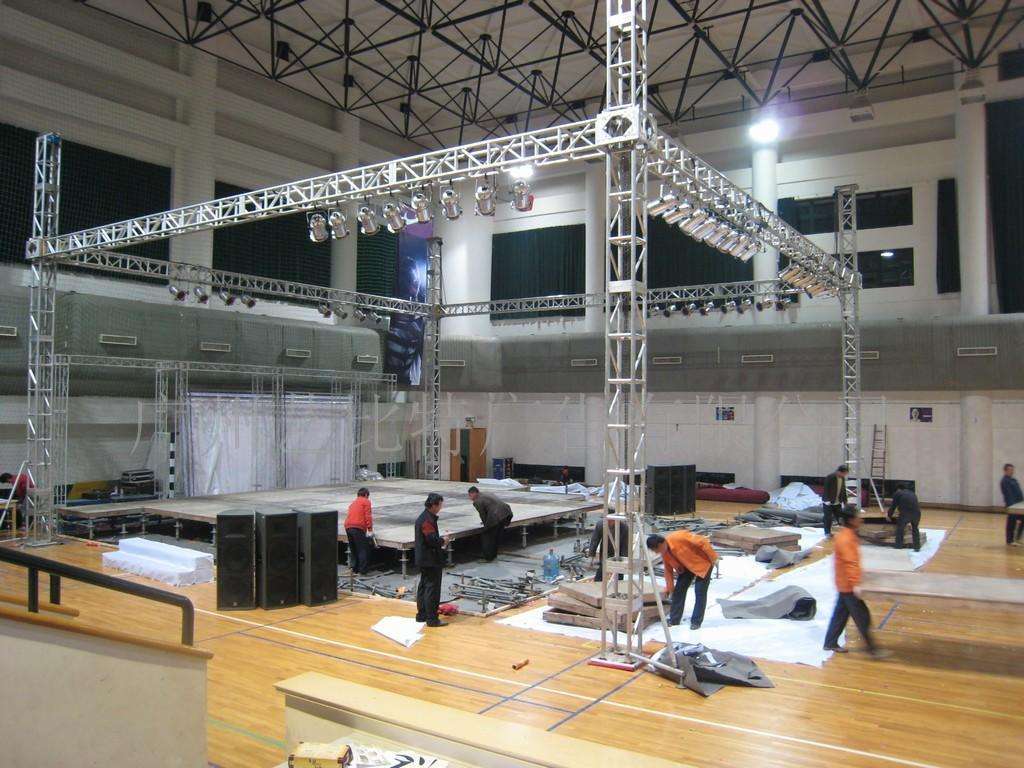 电力护航岁末欢歌 光明点亮陕坝年味(图1) 电力护航岁末欢歌 光明点亮陕坝年味