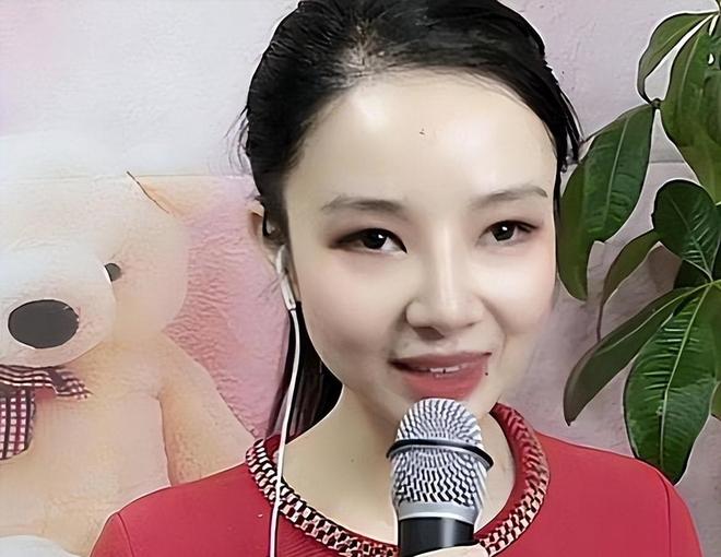 盲人歌手刘赛:7年前不顾反对嫁到农村如今丈夫成了她的骄傲(图2)